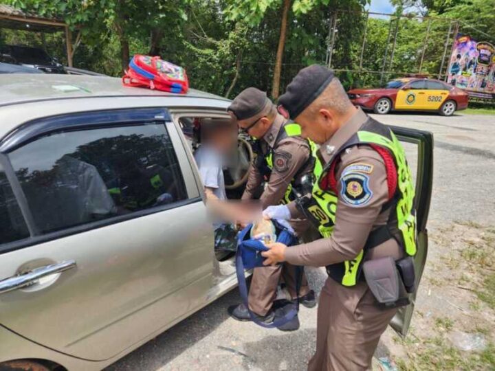 ตำรวจทางหลวงลำปางรวบ 2 หนุ่มฉี่ม่วง ซุกยาบ้า-ไอซ์ พร้อมปืนลูกซองคารถ พบหนีหมายจับคดียาเสพติด