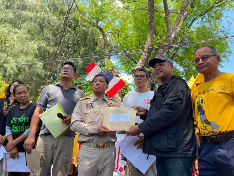 🔴「ภาคประชาชนค้าน SEC-แลนด์บริดจ์ หวั่นกระทบทรัพยากรและวิถีชุมชน ยืนยันปักหลักการชุมนุมหน้าทำเนียบรัฐบาลจนกว่าจะบรรลุ」