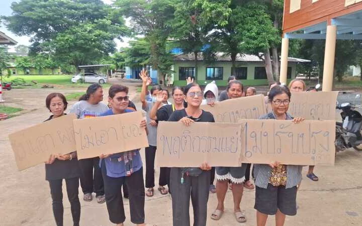 สิงห์บุรี / ชาวบ้าน ครูนักเรียนขับไล่ ผอ.รร.