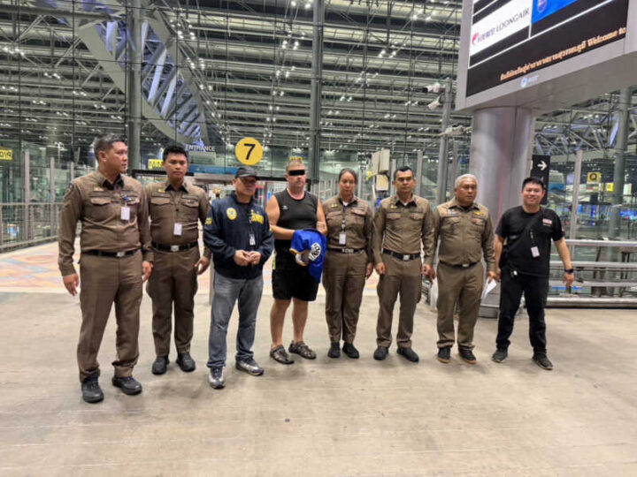 ตม.สนามบินสกัดนาทีสุดท้าย หนุ่มออสซี่ก่อนบินหนี ซักถามขยายผลพบ “กระเป๋าปริศนา” พลิกคดีผู้เยาว์สูญหายสู่คดีฆาตกรรม