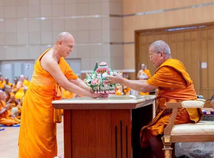 ปทุมธานี วัดพระธรรมกายสนองนโยบายเจ้าคณะใหญ่หนกลาง จัดพระสังฆาธิการกว่า 1,200 รูป เจริญสมาธิภาวนา เสริมศักยภาพเผยแผ่พระพุทธศาสนา