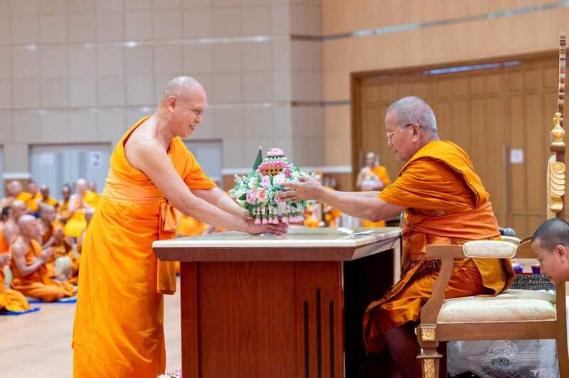 ปทุมธานี วัดพระธรรมกายสนองนโยบายเจ้าคณะใหญ่หนกลาง จัดพระสังฆาธิการกว่า 1,200 รูป เจริญสมาธิภาวนา เสริมศักยภาพเผยแผ่พระพุทธศาสนา