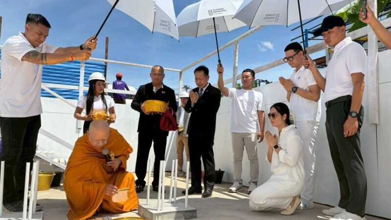 “บอสน้ำพุ” พร้อม “บอสกิ๊บ” จัดพิธีวางเสาเอกโครงการก่อสร้างโรงแรม PRIMARY WEALTHY PLUS มุ่งยกระดับบ้านบึงสู่ศูนย์กลางธุรกิจและการท่องเที่ยว