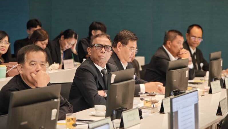 สองกมธ. วุฒิสภา “ทรัพยากร-กฎหมาย” ร่วมสางปมโรงโม่หินปิดทางสาธารณะที่ปากช่อง ด้านเอกชนหอบเอกสารแจง พร้อมท้าลงพื้นที่พิสูจน์ความจริง “ชีวะภาพ” แนะทำความเข้าใจชาวบ้าน ย้ำให้ความเป็นธรรมทุกฝ่าย ขณะที่ “พล.ต.ท.บุญจันทร์” จ่อขนทัพ ส.ว. ลุยตรวจสอบต้นเดือน ก.ค.นี้