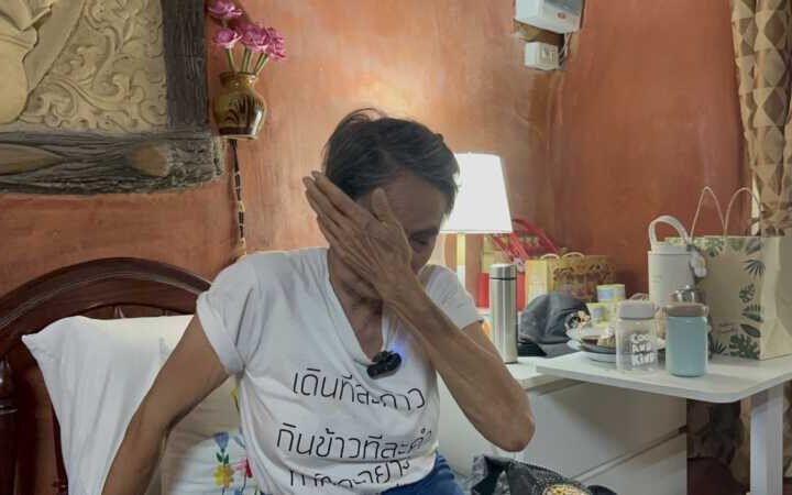 อ่างทอง – เปิดใจทั้งน้ำตาอดีตผู้ใหญ่จอยวัย72ปีบุคคลที่เคยเฝ้ารับเสด็จและถวายงานพระองค์ภา เล่าถึงความจงรักภักดีและถวายงานรับใช้ในโครงการสำคัญในพระราชดำริ ที่น้อมนำปรัชญาเศรษฐกิจพอเพียงมาฝึกอาชีพและสร้างรายได้ ให้ชาวบ้านและผู้ต้องขัง