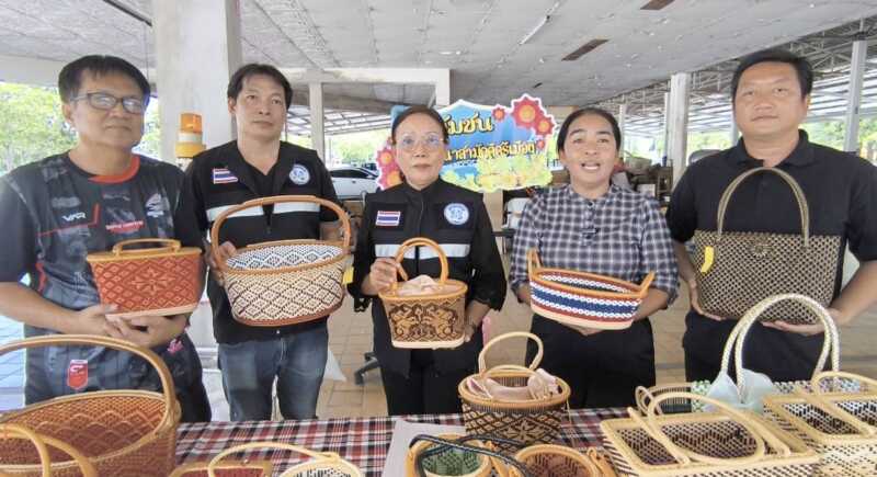 นครนายก – ชุมชนร่วมพัฒนาสามัคคีศรีเมืองร่วมกับศูนย์ส่งเสริมการเรียนรู้ระดับอำเภอเมืองนครนายก จัดโครงการกระจาดจากหวายเทียม