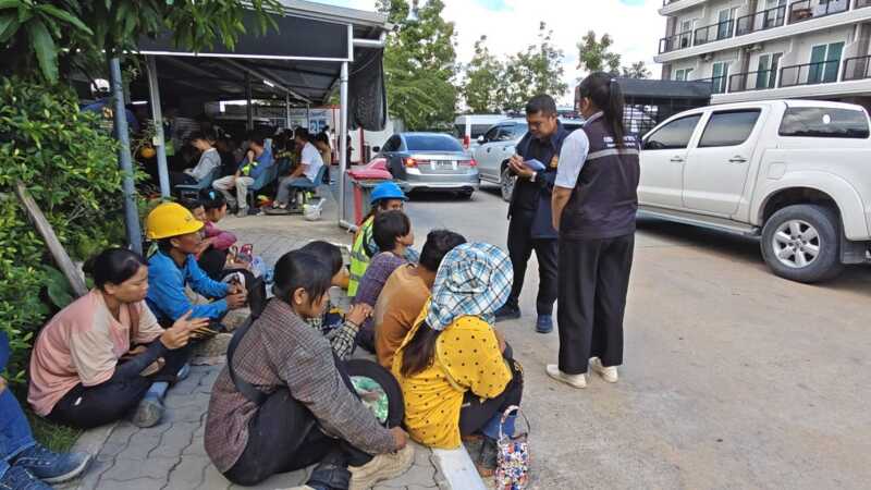 ปทุมธานี – จัดหนักบุกค้นไซต์งานนวนคร รวบจีนและต่างด้าวเถื่อนหนีกระเจิง100กว่าคน