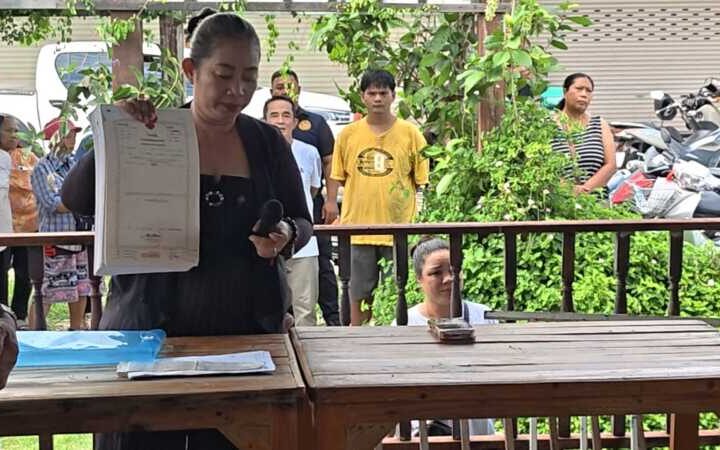 ปทุมธานี – คืบหน้าเหยื่อที่ดินเงินผ่อนบุกทวงโฉนดปลัดรุดไกล่เกลี่ยขีดเส้นตายผู้จัดการเคลียร์ปัญหา 3 ก.ค.นี้