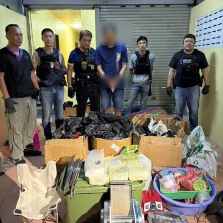 สืบ.8 จับพ่อค้ายารายใหญ่ ยึดของกลางบิ๊กลอต ไอซ์ 66 กิโลฯ ซุกในรถรอส่งลูกค้า พร้อมอุปกรณ์อัดยาเสพติด