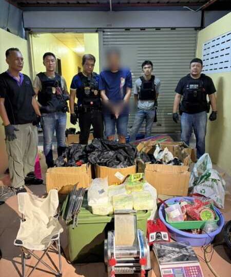 สืบ.8 จับพ่อค้ายารายใหญ่ ยึดของกลางบิ๊กลอต ไอซ์ 66 กิโลฯ ซุกในรถรอส่งลูกค้า พร้อมอุปกรณ์อัดยาเสพติด