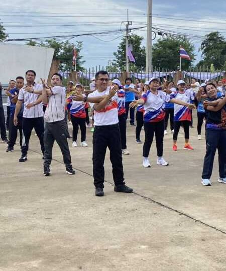โคราช-นายอำเภอพิมายผุดไอเดียนำทีมข้าราชการเต้นแอโรบิค สร้างองค์กรสุขภาพดี