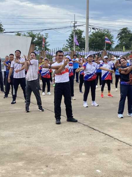 โคราช-นายอำเภอพิมายผุดไอเดียนำทีมข้าราชการเต้นแอโรบิค สร้างองค์กรสุขภาพดี