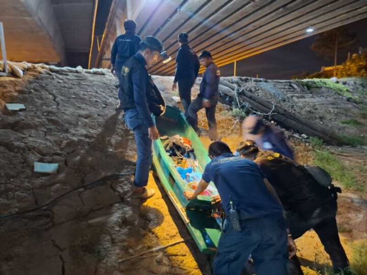 อ่างทอง – ตรวจเข้มประมงอ่างทองกวาดล้างประมงผิดกฎหมายช่วงฤดูน้ำแดงยึดข่ายและอุปกรณ์ช็อตปลาผู้ต้องหาหนีลอยนวล