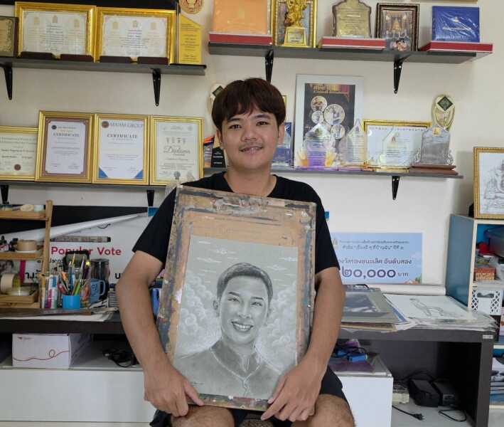จังหวัดลพบุรี – ศิษย์อาจารย์เฉลิมชัย อัจฉริยะศิลปินเยาวชนลพบุรีวาดภาพแสดงความอาลัยเจ้าฟ้าพัชรกิติยาภา
