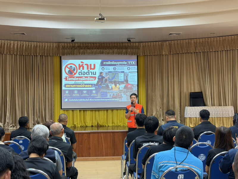 อ่างทอง – หน่วยงานฝึกซ้อมเสมือนจริงพร้อมรับน้ำท่วมปี69กางโจทย์แก้โรคระบาดและข่าวปลอม ครั้งแรกของจังหวัดอ่างทองที่ทุกหน่วยงาน ได้มาร่วมฝึกปฏิบัติเพื่อเตรียมความพร้อมรับสถานการณ์อุทกภัย
