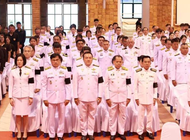 จ.จันทบุรี – พสกนิกรจังหวัดจันทบุรี ร่วมถวายน้ำสรงพระศพเบื้องหน้าพระรูปสมเด็จพระเจ้าลูกเธอ เจ้าฟ้าพัชรกิติยาภาฯ ท่ามกลางความเศร้าโศกและอาลัยยิ่ง