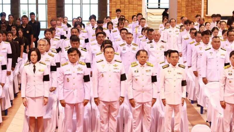 จ.จันทบุรี – พสกนิกรจังหวัดจันทบุรี ร่วมถวายน้ำสรงพระศพเบื้องหน้าพระรูปสมเด็จพระเจ้าลูกเธอ เจ้าฟ้าพัชรกิติยาภาฯ ท่ามกลางความเศร้าโศกและอาลัยยิ่ง