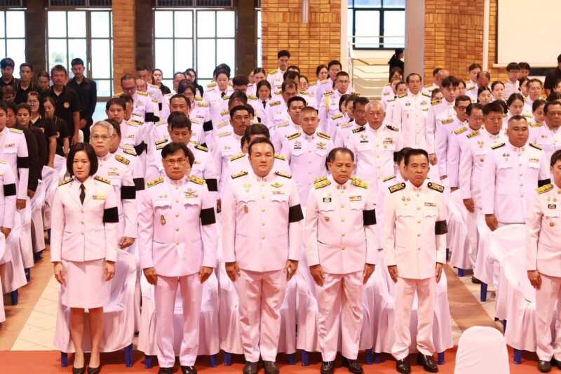 จ.จันทบุรี – พสกนิกรจังหวัดจันทบุรี ร่วมถวายน้ำสรงพระศพเบื้องหน้าพระรูปสมเด็จพระเจ้าลูกเธอ เจ้าฟ้าพัชรกิติยาภาฯ ท่ามกลางความเศร้าโศกและอาลัยยิ่ง