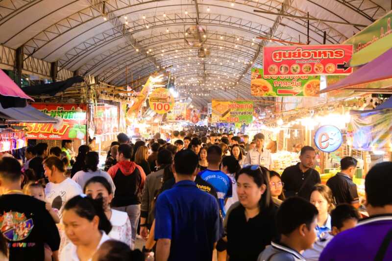 ลพบุรี – คึกคักนักท่องเที่ยวประชาชนล้นหลาม ในงานเทศกาลกระท้อนหวานของดีเมืองลพบุรี