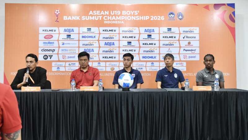 “จักรพันธ์ ปั่นปี” และ “พิชญะ คงศรี” แถลงข่าวก่อนการแข่งขันฟุตบอล ASEAN U19 Boys’ Championship 2026 รอบรองชนะเลิศ