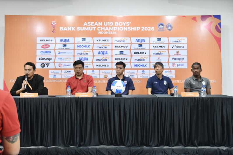 “จักรพันธ์ ปั่นปี” และ “พิชญะ คงศรี” แถลงข่าวก่อนการแข่งขันฟุตบอล ASEAN U19 Boys’ Championship 2026 รอบรองชนะเลิศ