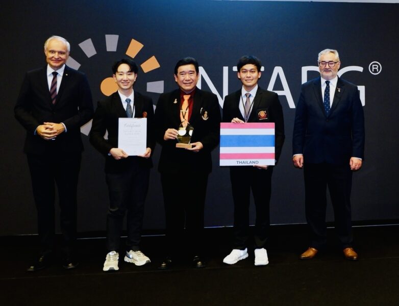 ปทุมธานี – ทีมจักษุแพทย์ธรรมศาสตร์ได้รับรางวัลพิเศษในงานประกวดนวัตกรรมระดับนานาชาติที่ประเทศโปแลนด์