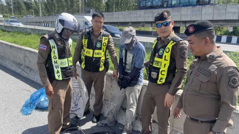 ปทุมธานี – ตร.ทล.รวบโจรแสบมุดร่องกลางถนนลักตัดสายไฟอ้างเพิ่งทำครั้งแรก