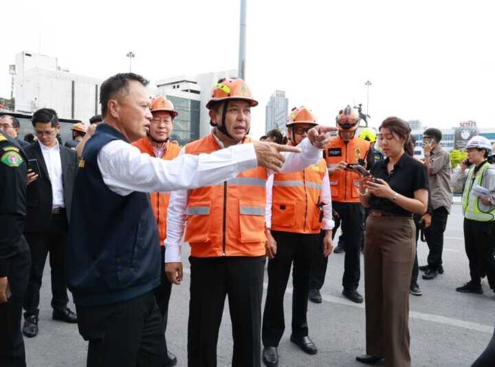 รมช.มท.วรศิษฎ์ ลงพื้นที่วงเวียนใหญ่ หลังรับแจ้งถนนทรุดมีรอยร้าว หลังอุโมงค์ก่อสร้างรถไฟใต้ดินน้ำรั่ว – ปภ. เรียกรถเครื่องจักรกลสาธารณภัยเข้าสแตนด์บายหากเกิดเหตุฉุกเฉิน