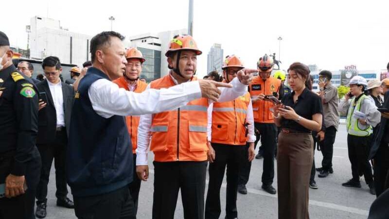 รมช.มท.วรศิษฎ์ ลงพื้นที่วงเวียนใหญ่ หลังรับแจ้งถนนทรุดมีรอยร้าว หลังอุโมงค์ก่อสร้างรถไฟใต้ดินน้ำรั่ว – ปภ. เรียกรถเครื่องจักรกลสาธารณภัยเข้าสแตนด์บายหากเกิดเหตุฉุกเฉิน