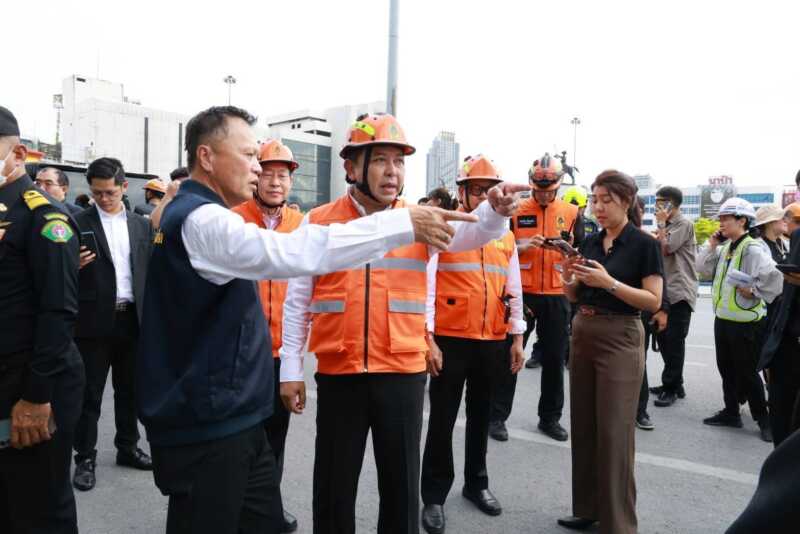 รมช.มท.วรศิษฎ์ ลงพื้นที่วงเวียนใหญ่ หลังรับแจ้งถนนทรุดมีรอยร้าว หลังอุโมงค์ก่อสร้างรถไฟใต้ดินน้ำรั่ว – ปภ. เรียกรถเครื่องจักรกลสาธารณภัยเข้าสแตนด์บายหากเกิดเหตุฉุกเฉิน