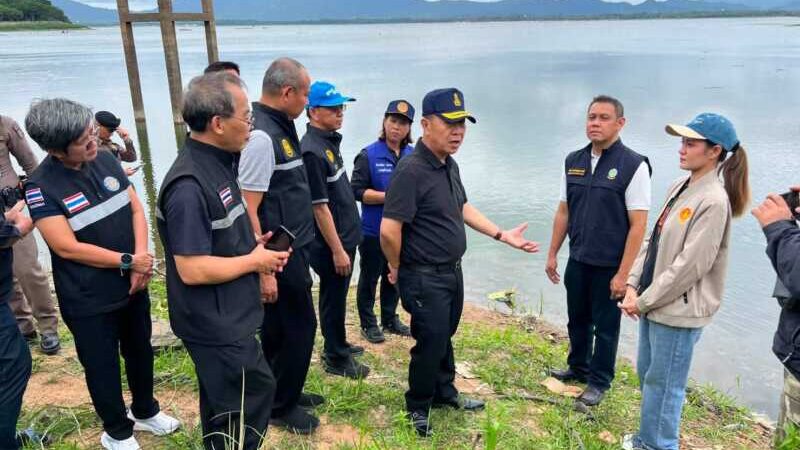 ผู้ว่าฯ ชลบุรีลงพื้นที่ด่วน! สั่งเร่งตรวจสอบกรณีปลาตายอ่างเก็บน้ำบางพระ เก็บตัวอย่างน้ำหาสาเหตุ ย้ำคุณภาพน้ำเบื้องต้นยังปกติ