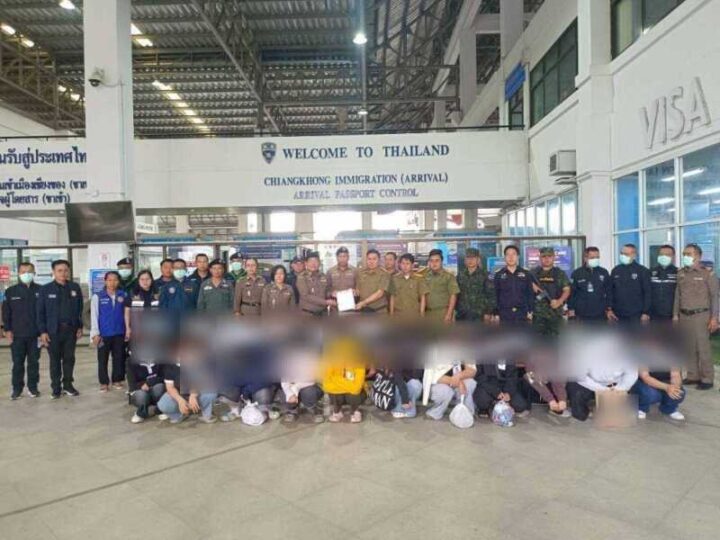 รับตัว 22 คนไทยกลับจากลาว เข้ากระบวนการ NRM หลังถูกจับคดีแก๊งคอลเซ็นเตอร์ อ้างถูกชวนไปทำงานเงินเดือนสูง ตม.เตือนอย่าหลงเชื่อประกาศรับงานออนไลน์