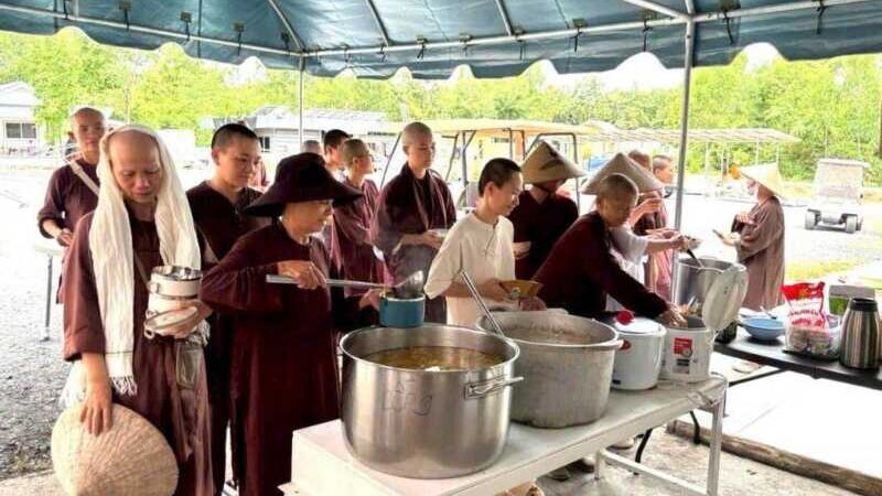 สะเทือนใจ!! “วัดร่มโพธิธรรม” ย้ายกลุ่มผู้ปฏิบัติธรรมออกจากพื้นที่พิพาท “วิบากกรรม” หรือ บททดสอบแห่งวิถีปฏิบัติ