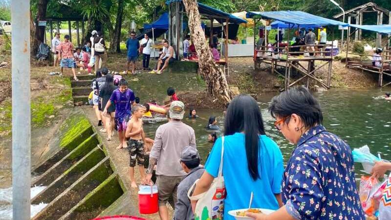 ตราด โชคดีคนคลองใหญ่ อบต.คลองใหญ่ปั้น “แหล่งท่องเที่ยวน้ำตกตาหนึก” แลนด์มาร์กใหม่”ฟื้นแหล่งท่องเที่ยวรับหน้าฝน กระตุ้นเศรษฐกิจชายแดนคลองใหญ่สนับสนุนโดยผู้ใหญ่ใจดี
