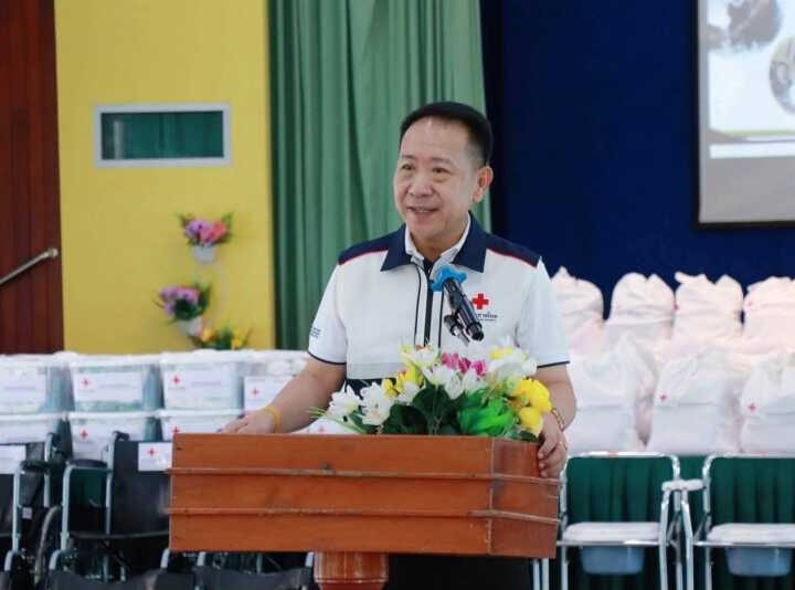“ผู้ว่าฯ นริศ ชลบุรี” พร้อมนายกเหล่ากาชาดจังหวัดชลบุรี ลงพื้นที่มอบถุงยังชีพและอุปกรณ์ช่วยเหลือ บรรเทาความเดือดร้อนให้ประชาชนผู้ยากไร้ ผู้สูงอายุ และผู้พิการในอำเภอบ้านบึง