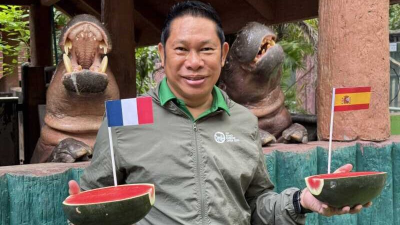 “หมูเด้ง” ฟันธง! เลือกฝรั่งเศส และอังกฤษ เข้าชิงฟุตบอลโลก 2026 รอบรองชนะเลิศ 🦛⚽