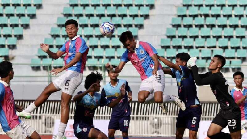 ข่าวฟุตบอลกรมพลศึกษา เดลินิวส์ คัพ 2026  “เจ้าสัวน้อย” ฟอร์มโหด! ถล่ม “ราชสีมาวิทยาลัย” 4-1 “สวนกุหลาบวิทยาลัย” ไว้ลายแชมป์เก่า เชือด “ปทุมคงคา” 2-1 ทะยานรอบตัดเชือก “ศึกกรมพลศึกษา เดลินิวส์ คัพ 2026”