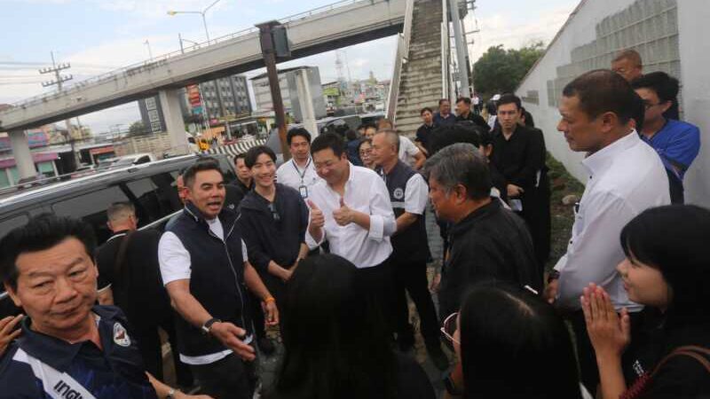 รมช.คมนาคม ควง ส.ส.ฟิล์ม ลงพื้นที่เร่งติดตามการก่อสร้างสะพานข้ามแยก เพิ่มเลน ถ.เพชรเกษมหน้าวัดหนองดินแดง มูลค่า 985 ล้านบาท พร้อมขอรถไฟฟ้าสายสีแดงสู่นครปฐม
