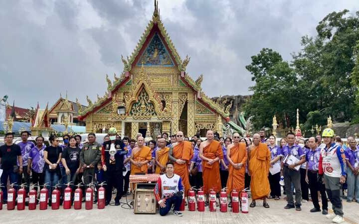 นครนายก – หลวงพี่ต่อ จัดฝึกซ้อมแผนเผชิญเหตุอัคคีภัยให้เจ้าหน้าที่วัด สร้างความเชื่อมั่นด้านความปลอดภัยให้นักท่องเที่ยว