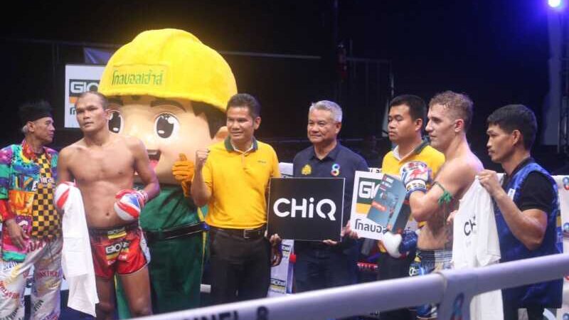 ณัฐพงษ์ ราชานนท์ กำปั้นหนุ่มตัวแทน จ.ฉะเชิงเทรา โชว์ชั้นเชิงมวยระดับยอดมวยดวลเดือดชนะคะแนน ซุปเปอร์แม็ก กิวกิวเต้น้องรักยิม จาก จ.ตราด พร้อมทุบองศาเดือดแตก 100 องศาแบ่งเงินรางวัล 12,000 บาท มวยรอบโกลบอลเฮ้าส์ สู่บัลลังก์โลกรุ่น 108 ปอนด์ ในรายการมวยไทย SUPER CHAMP พรีเซ็นเต็ดบายวันก่อเกียรติ ที่เวทีมวย World Siam Stadium ตะวันนา กรุงเทพฯ
