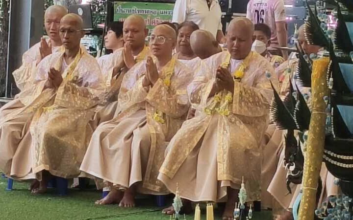 วัดพิบูลสัณหธรรมจัดพิธีปลงผม–ทำขวัญนาค 22 รูป เตรียมบรรพชาอุปสมบทหมู่ ครั้งที่ 4 เฉลิมพระเกียรติในหลวง ร.10