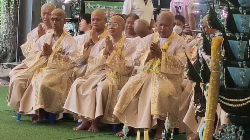 วัดพิบูลสัณหธรรมจัดพิธีปลงผม–ทำขวัญนาค 22 รูป เตรียมบรรพชาอุปสมบทหมู่ ครั้งที่ 4 เฉลิมพระเกียรติในหลวง ร.10