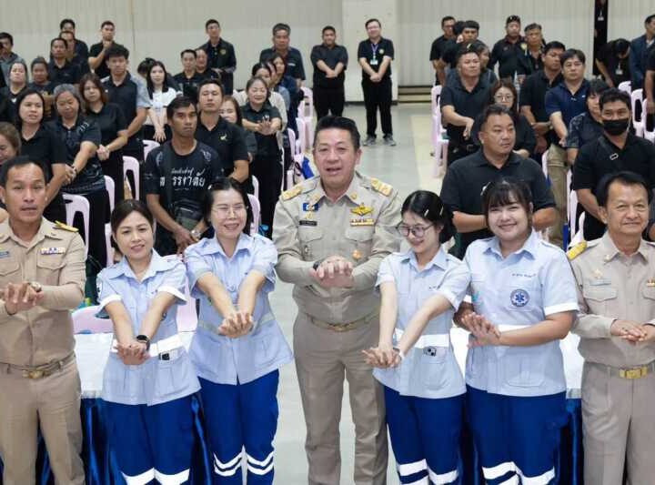 พษณุโลกอบจ.พิษณุโลก จัดอบรมปฐมพยาบาลฉุกเฉินและการช่วยชีวิตขั้นพื้นฐานร่วมกับการใช้เครื่องฟื้นคืนคลื่นหัวใจด้วยไฟฟ้าแบบอัตโนมัติ AED ให้บุคลากรในสังกัดฯ