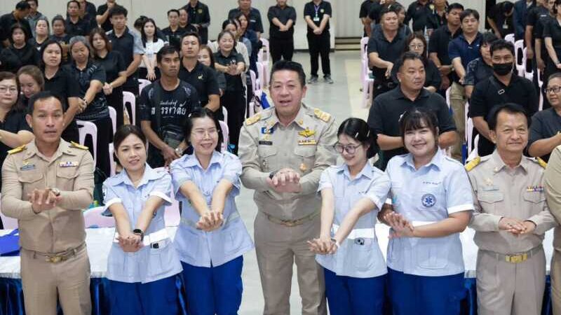 พษณุโลกอบจ.พิษณุโลก จัดอบรมปฐมพยาบาลฉุกเฉินและการช่วยชีวิตขั้นพื้นฐานร่วมกับการใช้เครื่องฟื้นคืนคลื่นหัวใจด้วยไฟฟ้าแบบอัตโนมัติ AED ให้บุคลากรในสังกัดฯ