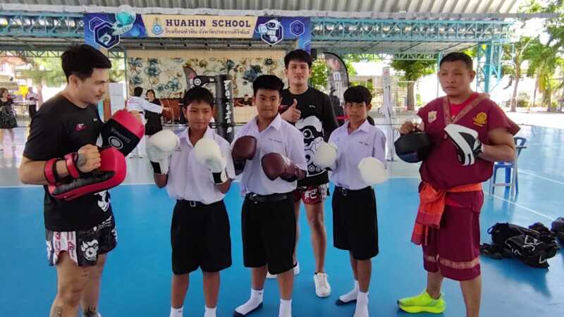 สนามกอล์ฟหลวงหัวหิน จับมือ โปรประหยัด พร้อม วิว เยาวภา นำกิจกรรม CSR พัฒนาเมืองหัวหิน สร้างแรงบันดาลใจเยาวชนผ่านกีฬา ดนตรี วิทยาศาสตร์ และภาษาอังกฤษ