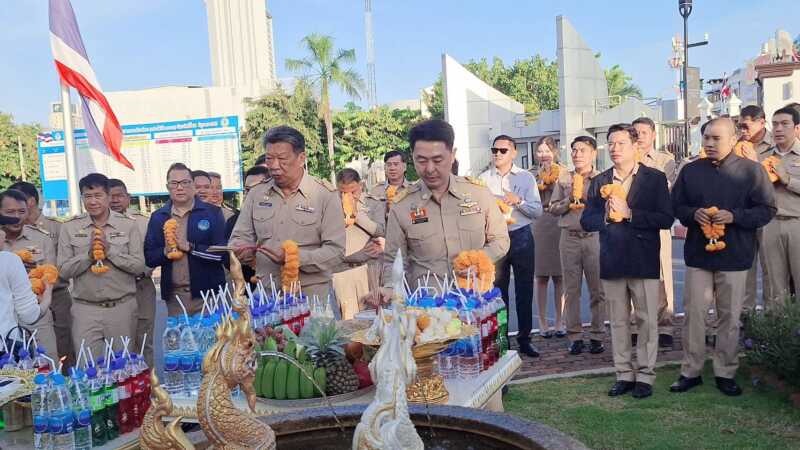 มวลชนแห่แสดงความยินดี ‘นายกเบียร์‘ เข้ารับตำแหน่งนายกเมืองพัทยา