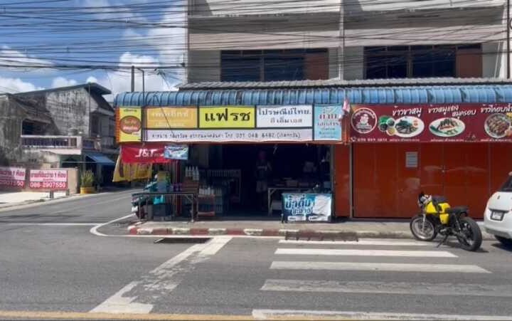 ภรรยาตำรวจ เจ้าของร้านขายของชำที่อำเภอควนเนียง จังหวัดสงขลา สวนกลับคนถ่ายคลิปแฉร้านตนขายสินค้าหนีภาษี ไม่พอใจที่สามีจับกุมอาวุธปืน ขณะทีผู้กำกับ สั่งตรวจสอบแล้ว ยืนยันไม่พบสินค้าผิดกฎหมาย