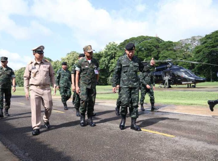 จ.จันทบุรี ผู้บัญชาการทหารสูงสุด ลงพื้นที่ประชุมศูนย์บูรณาการด้านความมั่นคงชายแดนร่วมกับศูนย์สั่งการชายแดนไทยกับประเทศเพื่อนบ้านฯ พร้อมมอบทุนการศึกษาหนุนเยาวชนรักถิ่น