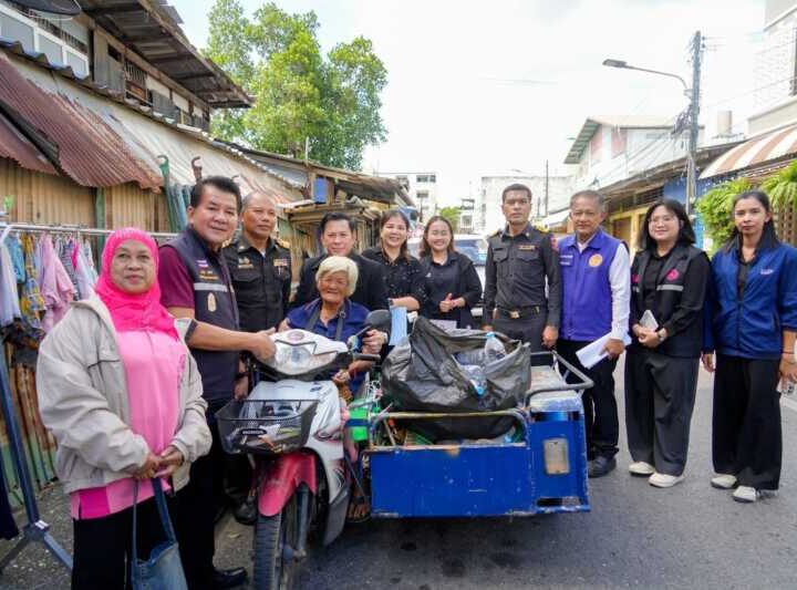 ผู้ว่าฯ สงขลา สั่งนายอำเภอ ระดมหน่วยงาน ยื่นมือช่วย “ยายน้อย”พร้อมยื่นทบทวนสิทธิบัตรสวัสดิการเเห่งรัฐ ดูแลความเป็นอยู่ตามเหมาะสม เตรียมหาที่อยู่อาศัยเป็นหลักเเหล่ง ที่บริเวณสี่แยกถนนศุภสารรังสรรค์ ตรงข้ามมูลนิธิมิตรภาพสามัคคี (ท่งเซียเซี่ยงตึ๊ง)