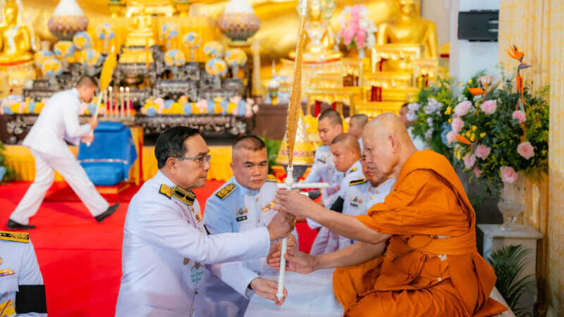 พระบาทสมเด็จพระเจ้าอยู่หัว โปรดเกล้าฯ พระราชทานสมณศักดิ์ “พระพรหมวชิรธีรคุณ” พร้อมเชิญหิรัญบัตร สัญญาบัตร พัดยศ และผ้าไตรถวาย ณ วัดพระนอนจักรสีห์วรวิหาร จังหวัดสิงห์บุรี